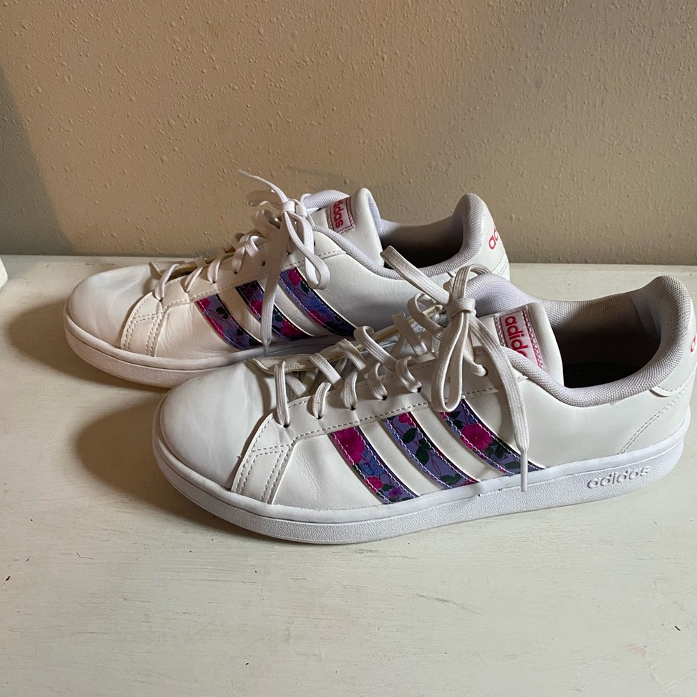 ADIDAS X Farm Rio Grand Court Leather Floral Art Shoes
EGO536 Women's Size 9.5 - Picture 3 of 12
